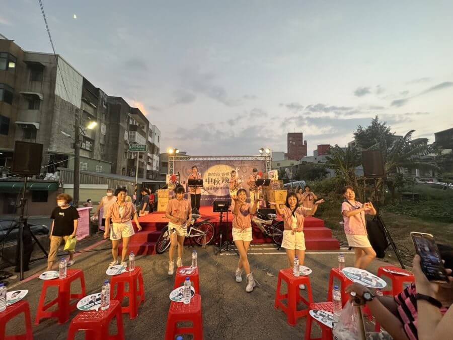 %E4%B8%AD%E7%A7%8B%E6%99%9A%E6%9C%832-4-900x675 中秋晚會 簡簡單單～高ＣＰ理長服務