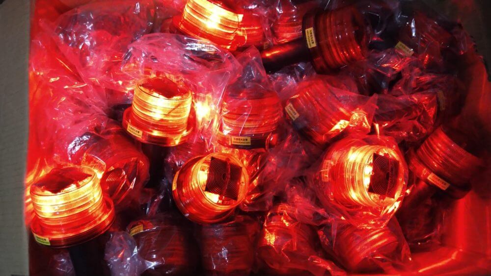%E5%B7%A5%E7%A8%8B%E8%AD%A6%E7%A4%BA%E7%87%88-1-1000x563 LED 太陽能閃爍警示燈