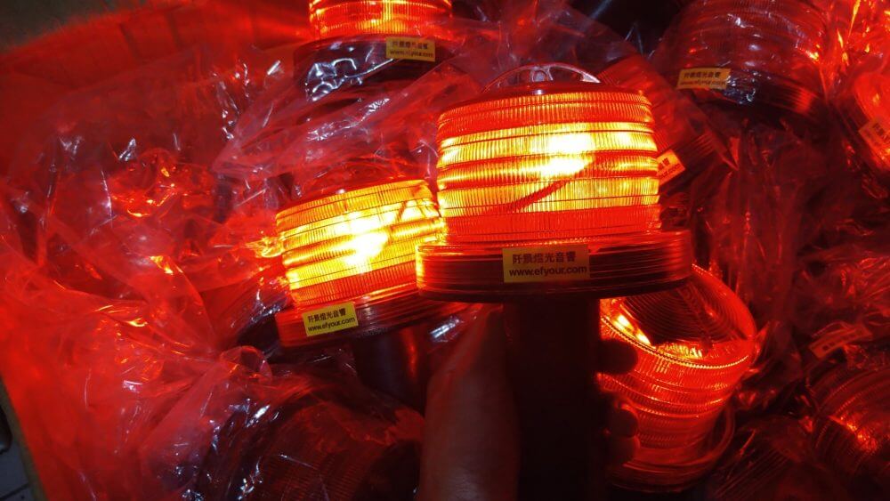%E5%B7%A5%E7%A8%8B%E8%AD%A6%E7%A4%BA%E7%87%88-2-1000x563 LED 太陽能閃爍警示燈