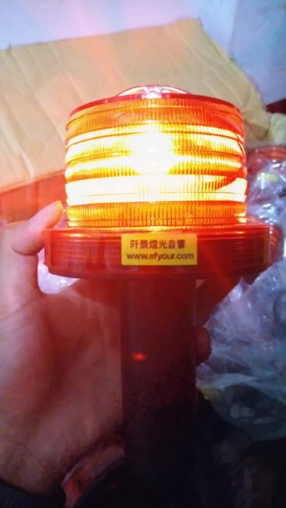 %E5%B7%A5%E7%A8%8B%E8%AD%A6%E7%A4%BA%E7%87%88-3-563x1000 LED 太陽能閃爍警示燈