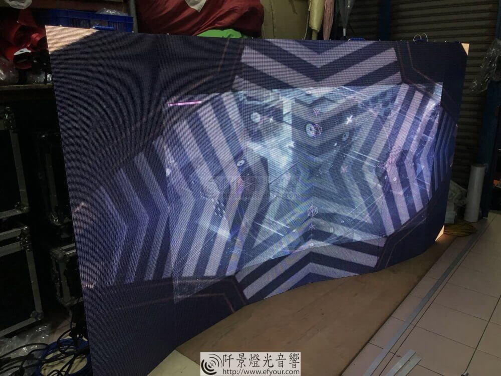 %E6%9B%B2%E9%9D%A2%E9%9B%BB%E8%A6%96%E7%89%864-scaled 曲面型電視牆 Ｐ3