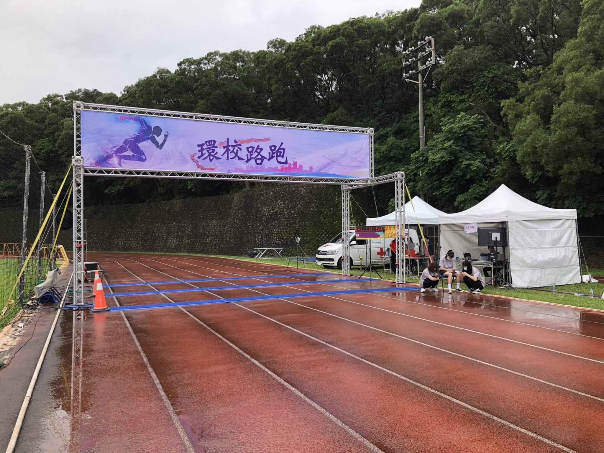 %E7%92%B0%E6%A0%A1%E8%B7%AF%E8%B7%91%E6%B4%BB%E5%8B%951-1-scaled 環校路跑活動 音響出租/起跑牌樓《起跑線》