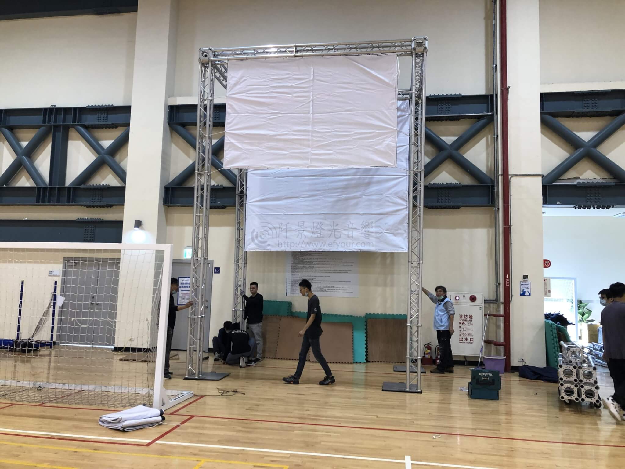 %E9%AB%94%E8%82%B2%E9%A4%A8%E8%A8%98%E5%88%86%E6%9D%BF%E9%98%B2%E8%AD%B7truss-2-scaled 體育館設備防護結構