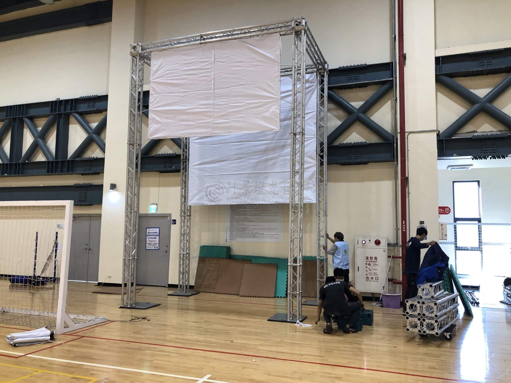 %E9%AB%94%E8%82%B2%E9%A4%A8%E8%A8%98%E5%88%86%E6%9D%BF%E9%98%B2%E8%AD%B7truss-5-scaled 體育館設備防護結構