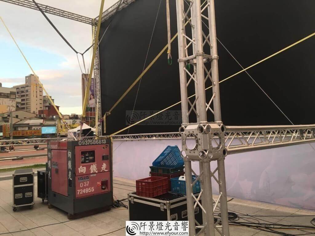10647528853912 打造震撼戶外電影院,引爆人潮秘訣:巨大投影幕、正版公播片一站式服務!