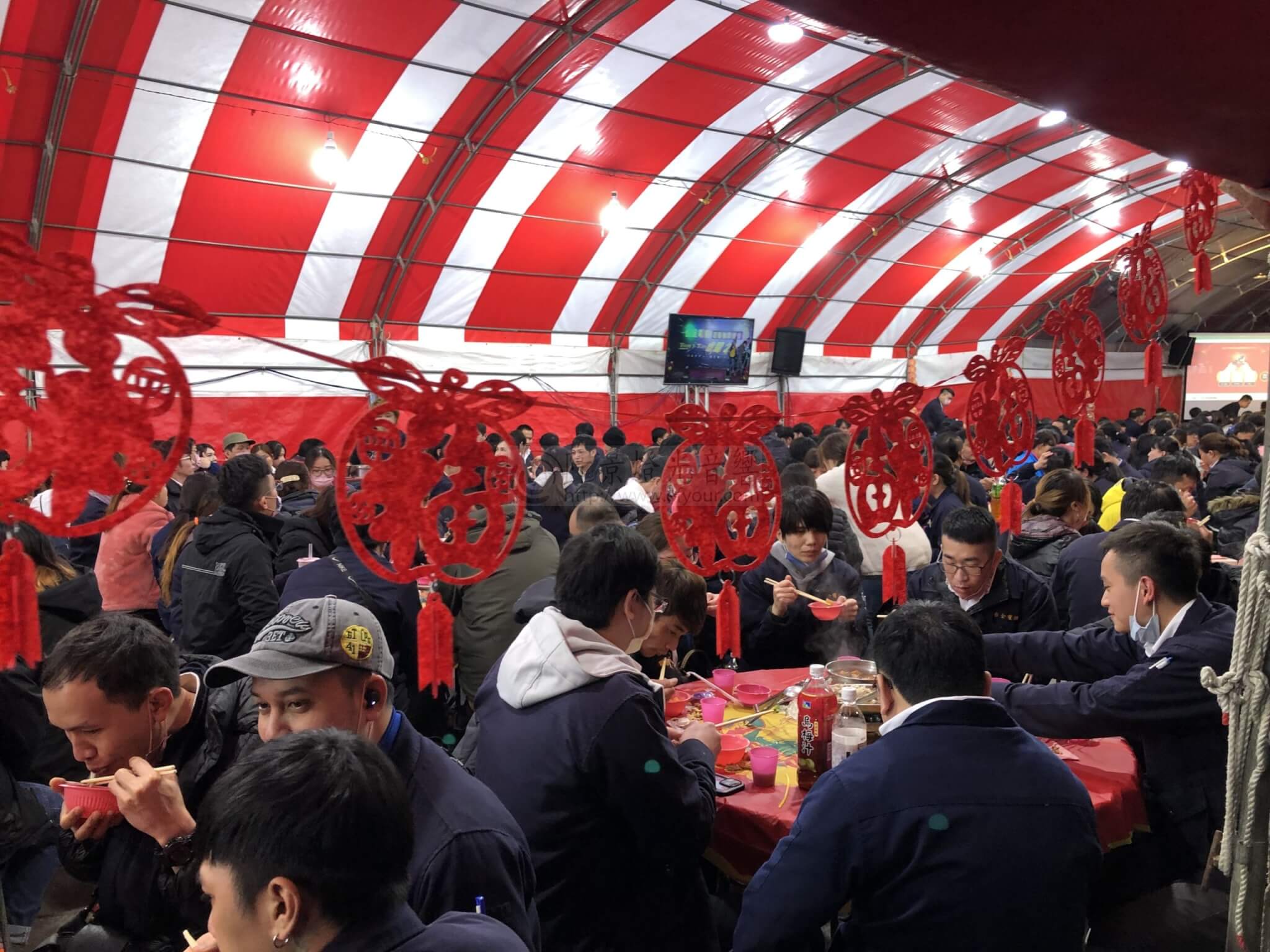 1300人大型春酒規劃設備出租8-scaled 千人春酒/燈光音響,轉播,帳篷設備規劃出租服務