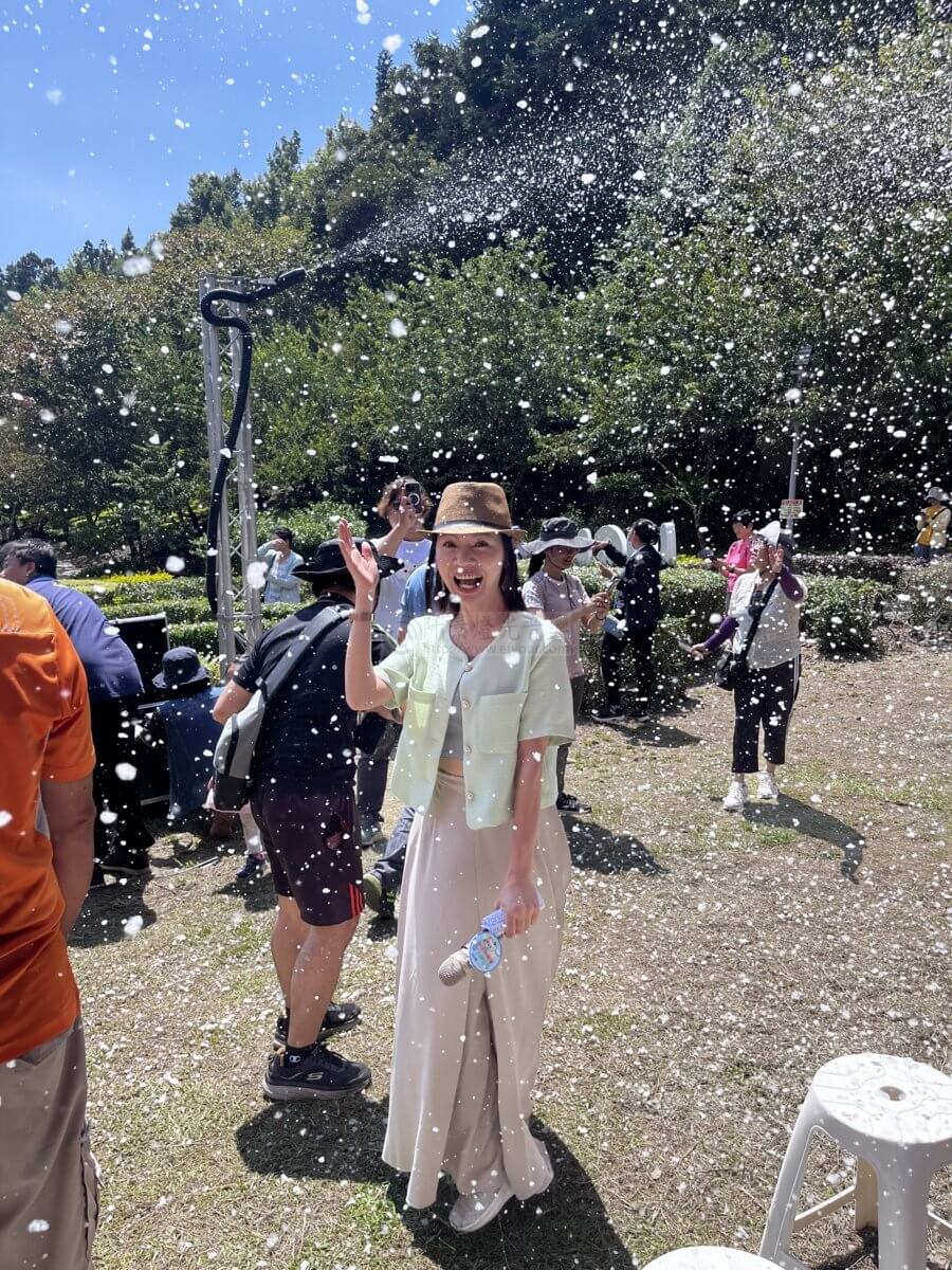 南投雪花機出租-4-900x1200 夏日奇蹟！雪花機打造清境高空步道夢幻雪景