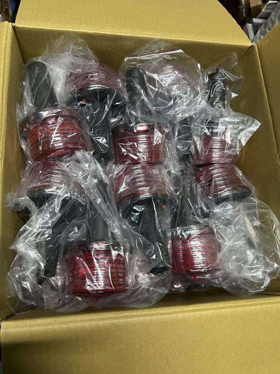 三角錐夜間警示燈-出租-大量-900x1200 夜間施工無虞！三角錐警示燈出租，保障您與他人的安全
