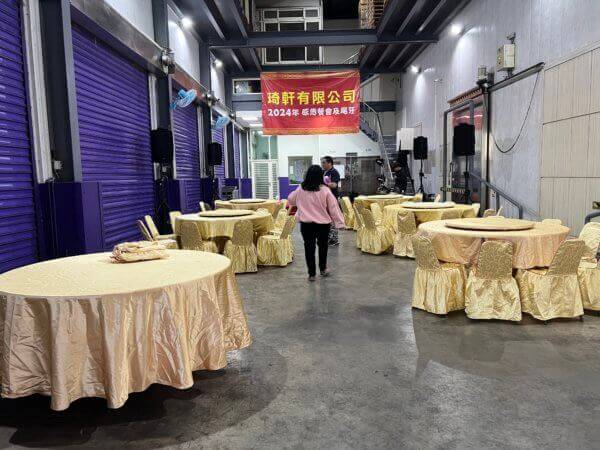 湖口地區卡拉OK歡唱晚會：自有廠房搭設舞台，窄區域也能嗨翻天！