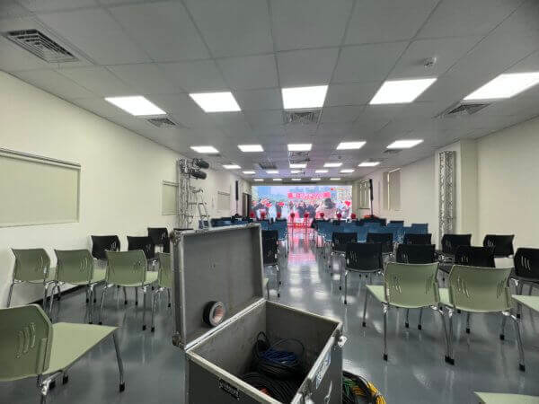 玖鼎電力香山新廠開幕：科技化顯示背板與開幕設備出租規劃