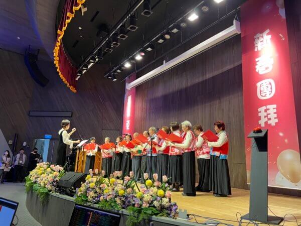 學校春酒活動中的音響與燈光設計