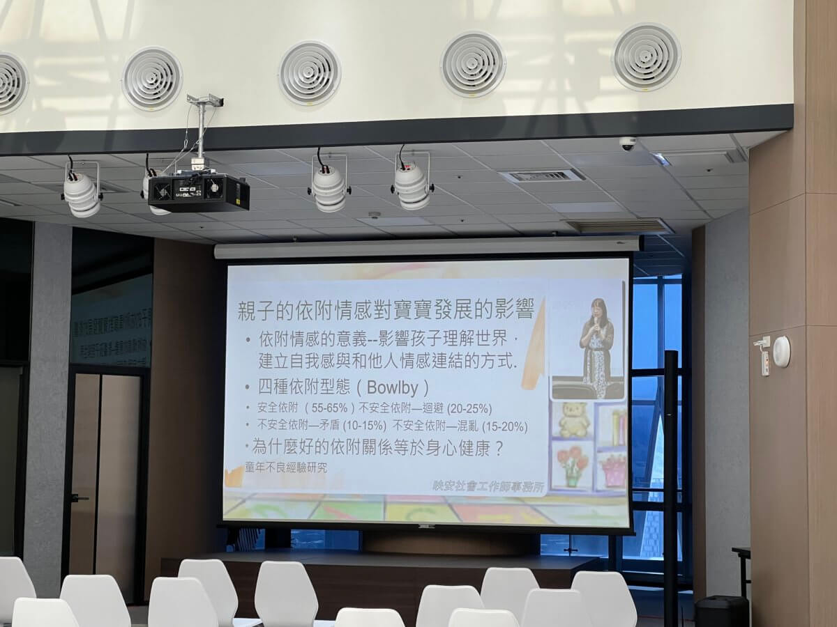 20250327-2-2-1200x900 小型會議桌廳畫面轉播(有限預算最佳選擇)