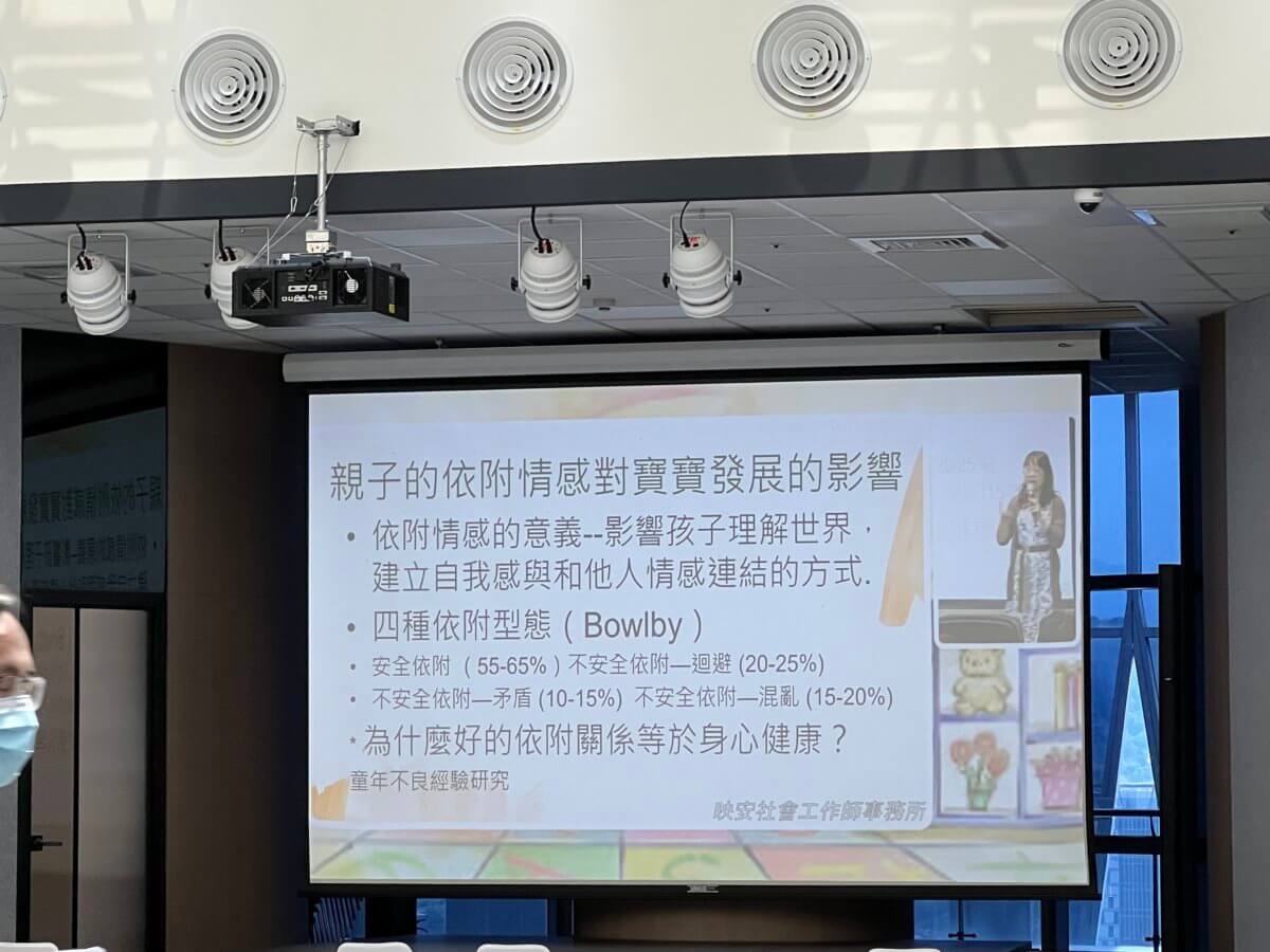 20250327-2-3-1200x900 小型會議桌廳畫面轉播(有限預算最佳選擇)