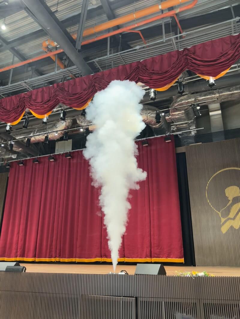 20250405-6 舞台特效 氣柱機 LED燈光煙霧機