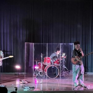 改良演出音場，隔音不自閉——爵士鼓透明隔音屏風出租中！