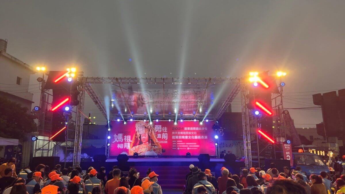 Field-lights-2-1200x675 4頭防水場燈(觀眾燈)