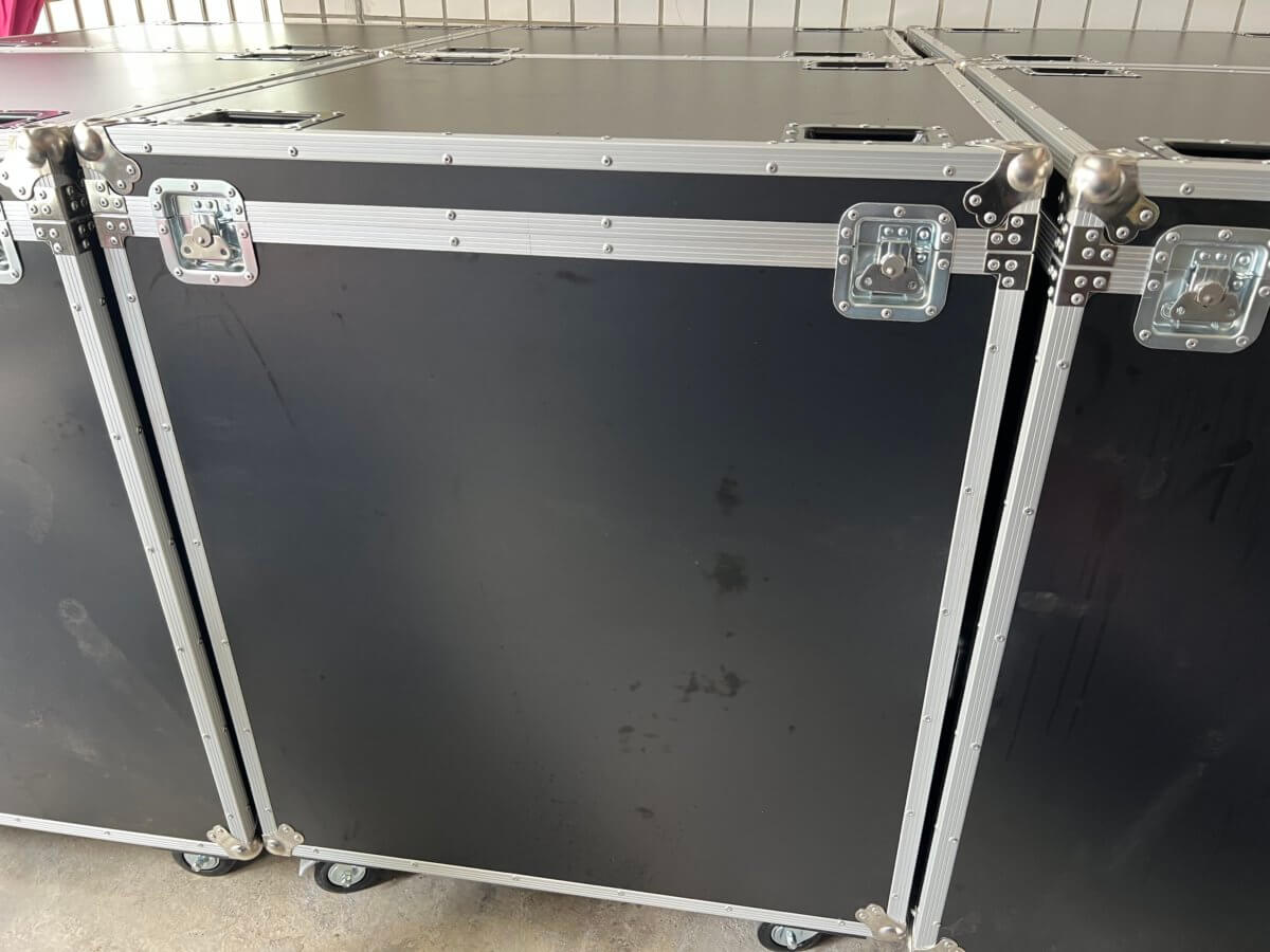 Flight-case-1-1200x900 Flight Case / Road Case 專業訂製