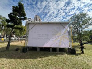 【竹北活動的好夥伴】水圳公園結構帳篷/舞台搭設：對抗強風、客製美學，讓您的草地盛典穩如泰山！