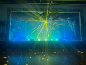 復古鏡球搭配新式燈具