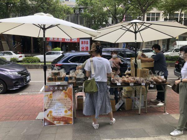 市集活動。攤位傘桌出租
