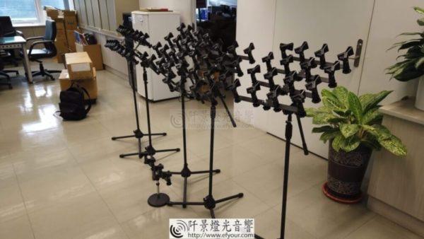 記者採訪麥克風架多頭