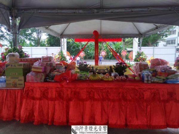 Read more about the article 供品桌