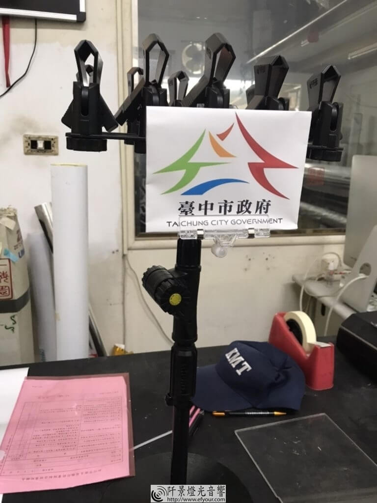 LOGO%E9%BA%A5%E5%85%8B%E9%A2%A8%E5%A4%BE%E5%85%B7-3-768x1024 麥克風架LOGO客製夾