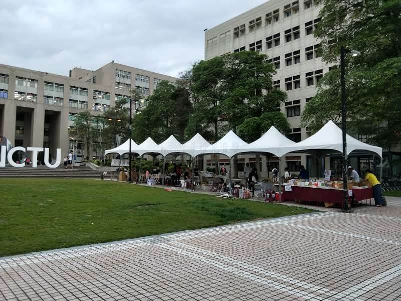 交通大學-三米漲搭設-圖書館前2 學校攤位帳篷搭設＋桌椅
