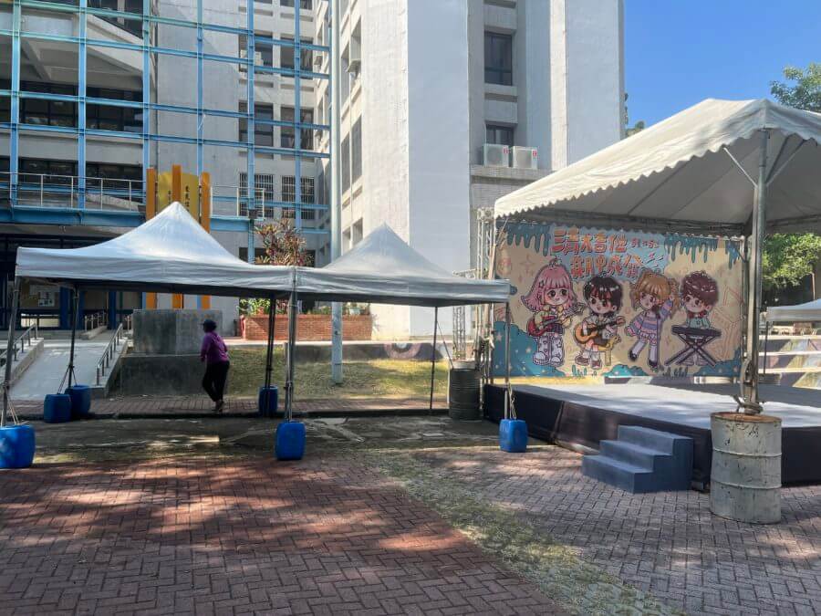 吉他社-演出學校簡易成果展舞台搭設-4-900x675 吉他大學校園成果展 舞台搭設 背板輸出