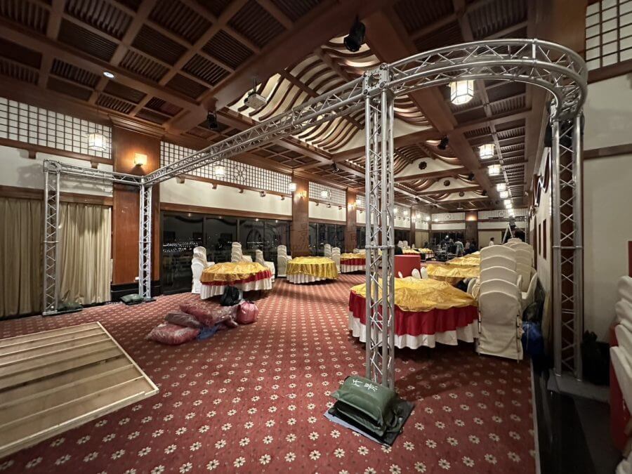 圓山飯店-造型結構屏風1-900x675 客製化Truss結構設計｜打造活動入口與舞台的最佳選擇