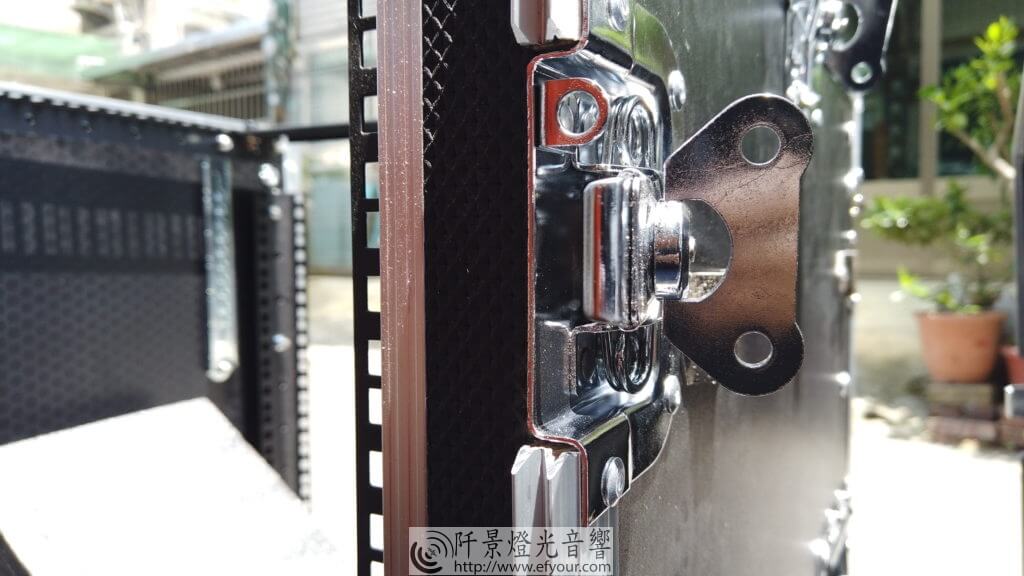 對扣蝴蝶部件-1024x576 12雙層抗震保護箱/機櫃