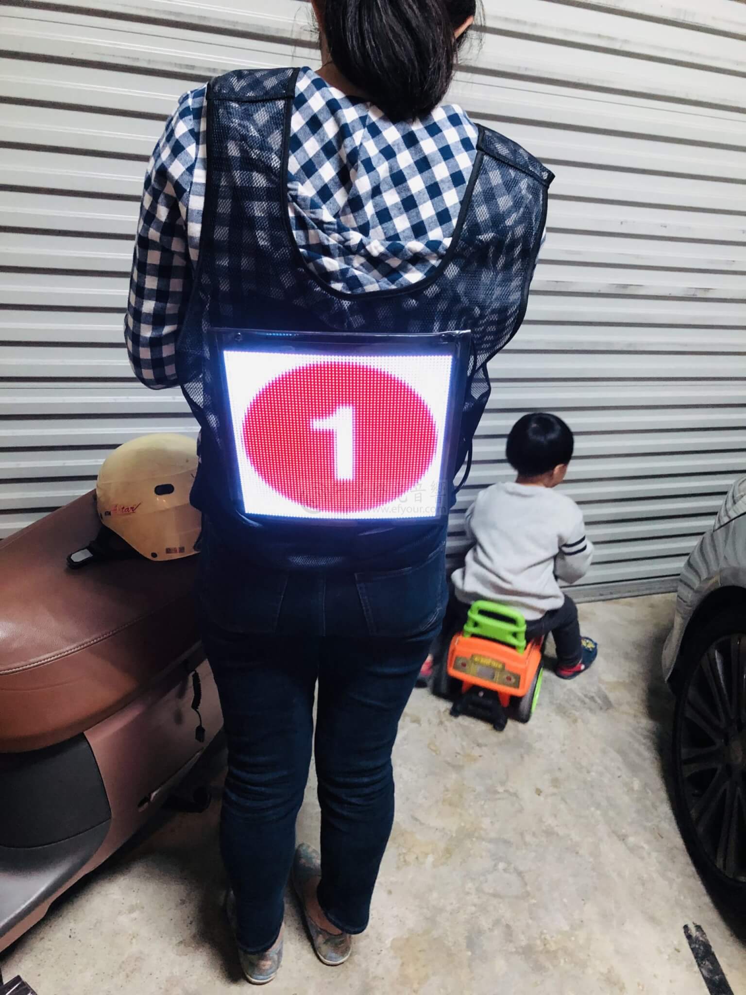 廣告背心4-scaled LED廣告推廣背心
