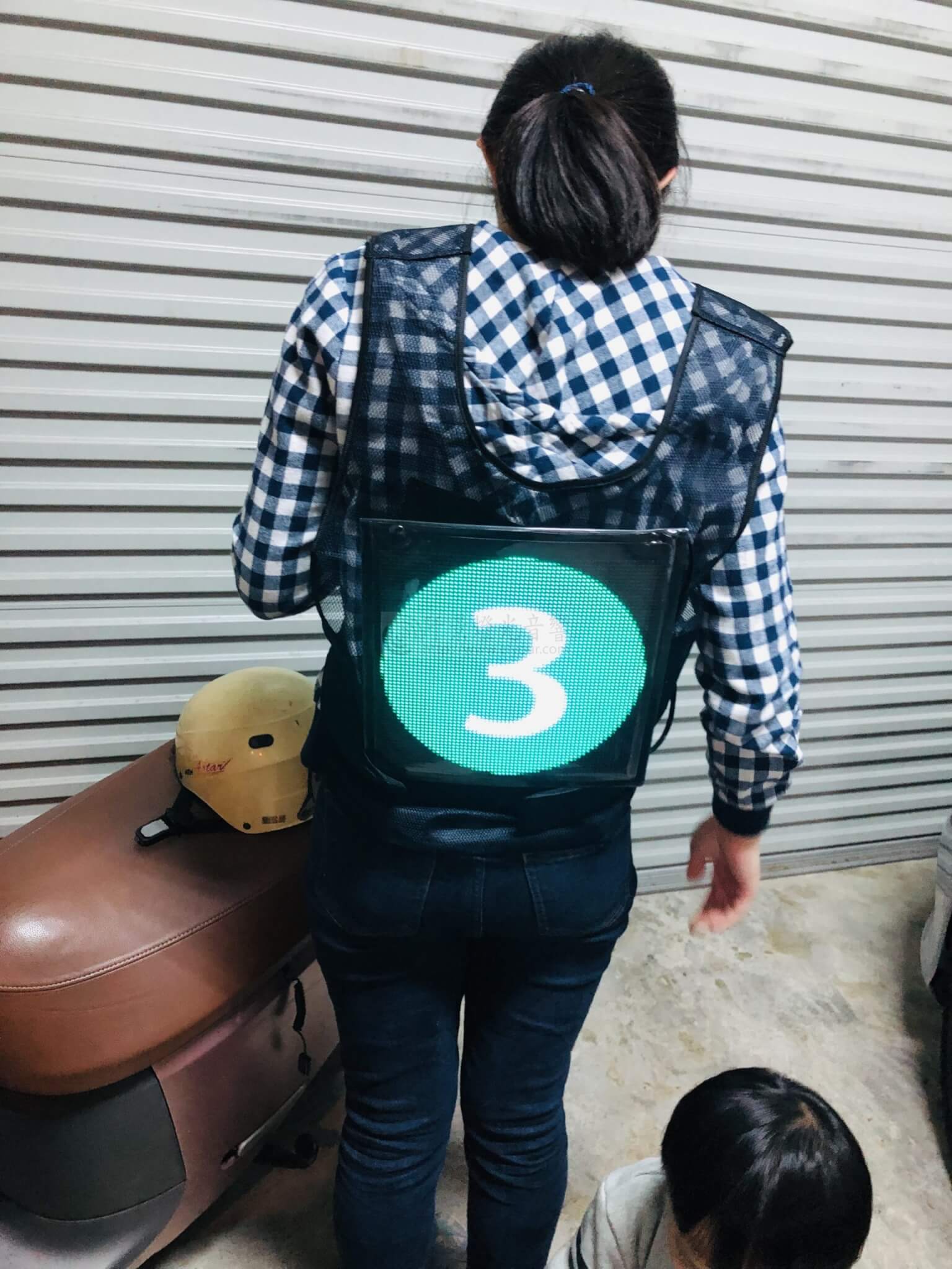 廣告背心5-scaled LED廣告推廣背心