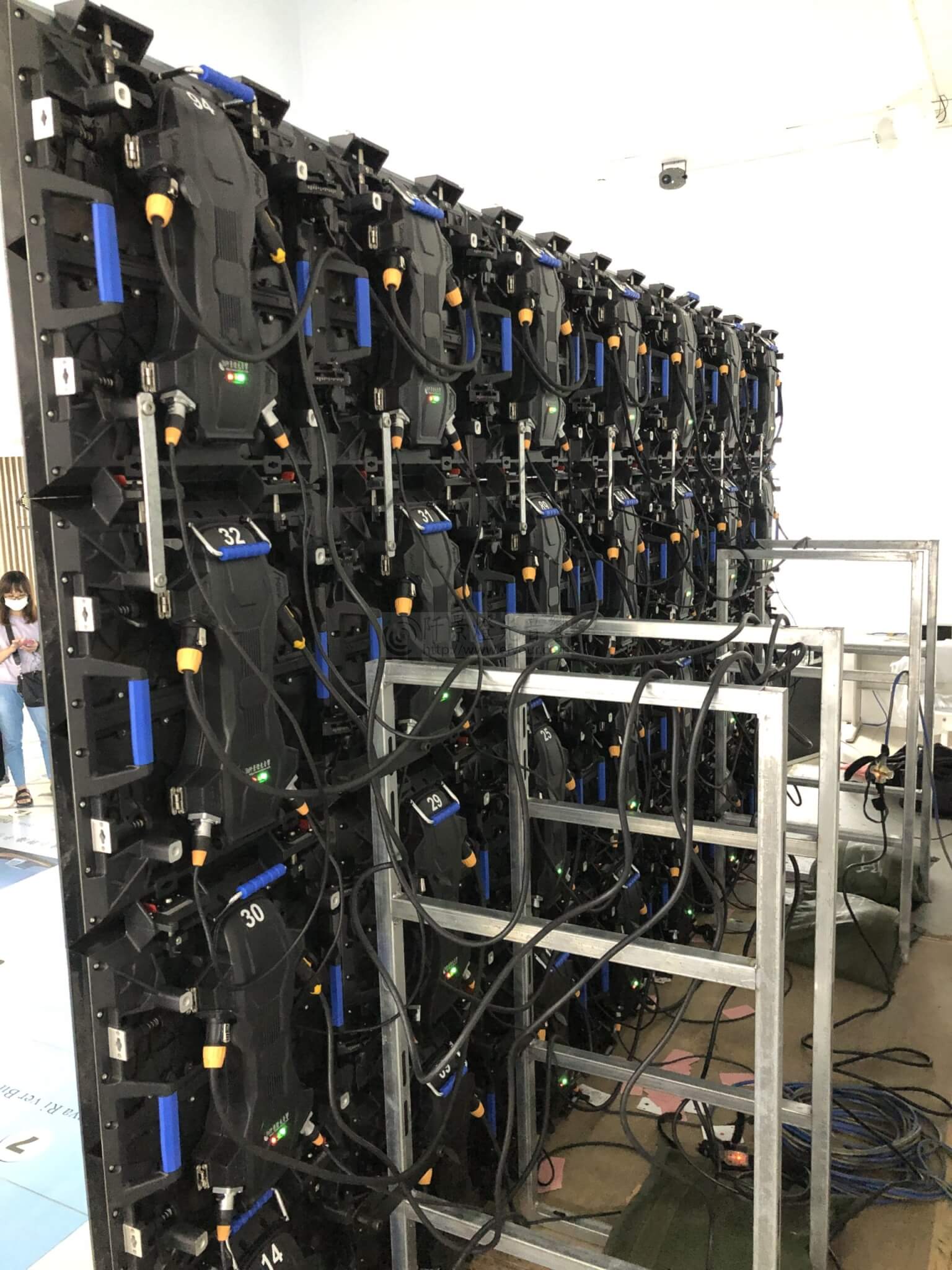 手機投射大屏簡報2-3-scaled 電視牆無線投射顯示 手機/平板