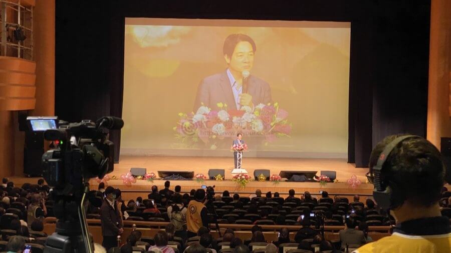 新竹市演藝廳大型投影機出租-3-900x506 新竹市演藝廳大型投影背板 投影機出租廠商