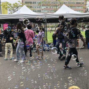 抱泡市集＃泡泡機出租＃活動桌椅出租＃市集帳篷出租