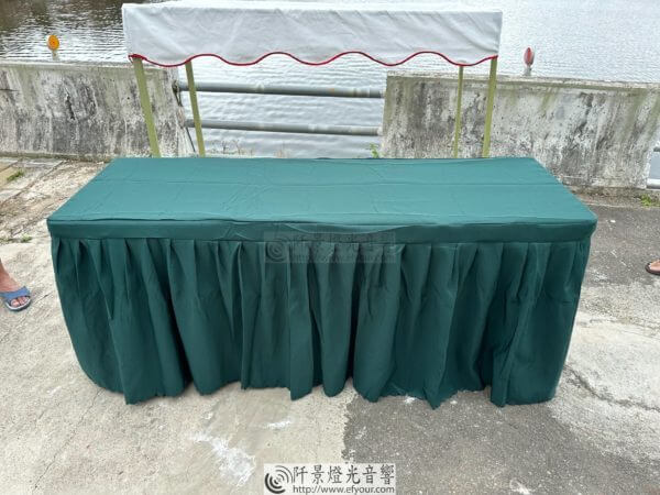 綠色桌裙/桌巾