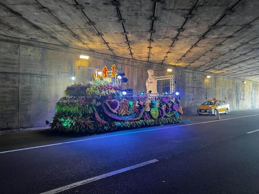 花車-車上結構搭設規劃-花車燈光-音響規劃-2-900x675 花車燈光音響結構規劃