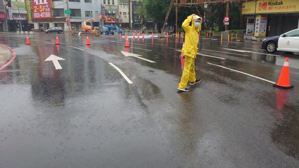 Read more about the article 交通警示器材