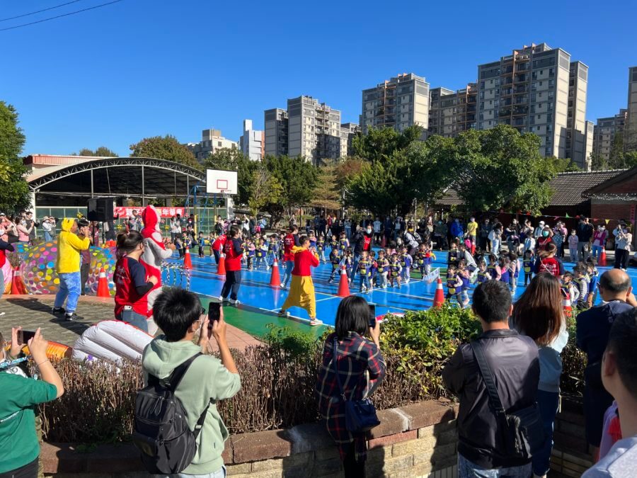 還記的那些年孩子電力太多的日子ˇ嗎-1-900x675 還記的那些孩子體力太好的日子嗎? 親子運動會~放光他們的電