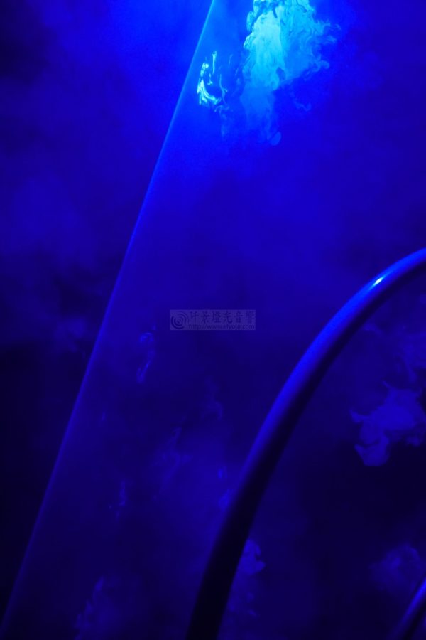 鐳射光光源出租7-600x900 暗面 光 雷射 展覽燈光規劃