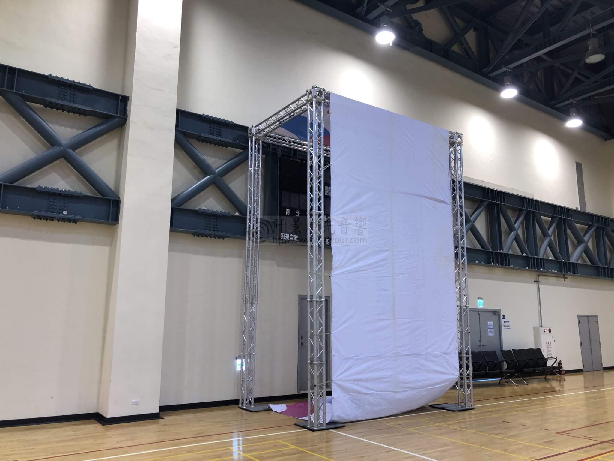 體育館記分板防護truss-4-scaled 體育館設備防護結構